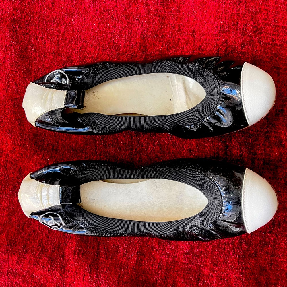 Chanel 39 black white flats
